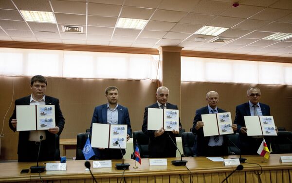 Церемония гашения совместной марки РЮО и ДНР - Sputnik Южная Осетия