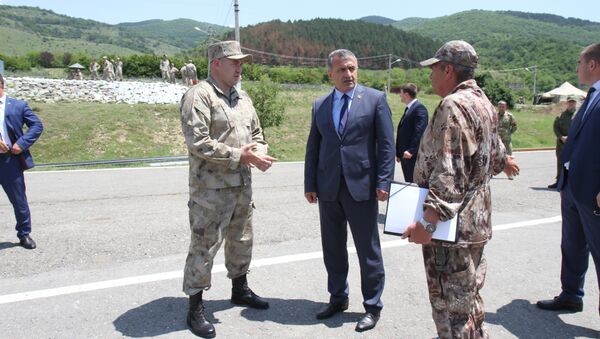 Президент Анатолий Бибилов ознакомился с ходом строительства полигона - Sputnik Южная Осетия