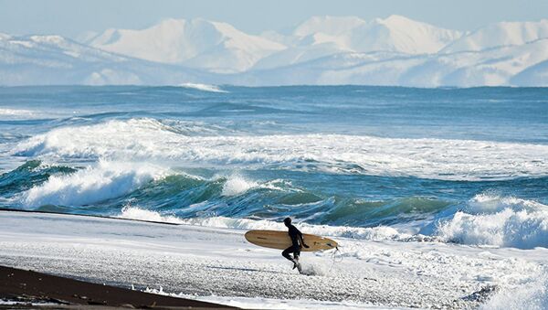 Зимний серфинг на Тихоокеанском побережье - Sputnik Южная Осетия