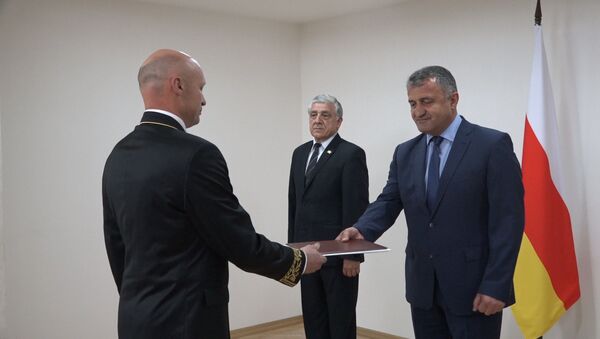 Миротворец стал послом: Кулахметов снова в Южной Осетии - Sputnik Южная Осетия