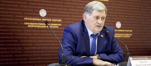 Премьер-министра Южной Осетии Эрик Пухаев Премьер-министра Южной Осетии Эрик Пухаев - Sputnik Южная Осетия