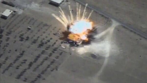 Крылатые ракеты ВКС уничтожили склады ИГ* в Сирии - Sputnik Южная Осетия