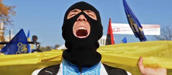 Участник марша по случаю годовщины образования Украинской повстанческой армии в Киеве Участник марша по случаю годовщины образования Украинской повстанческой армии в Киеве - Sputnik Южная Осетия