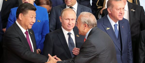 Президент РФ Владимир Путин на церемонии совместного фотографирования глав делегаций государств-участников Группы двадцати Президент РФ Владимир Путин на церемонии совместного фотографирования глав делегаций государств-участников Группы двадцати - Sputnik Южная Осетия