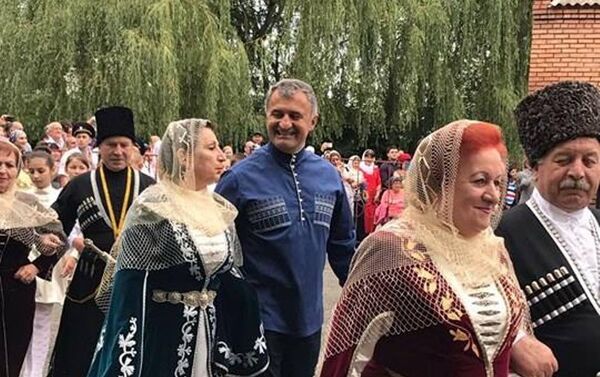 Президент Южной Осетии принял участие в массовом танце Симд - Sputnik Южная Осетия