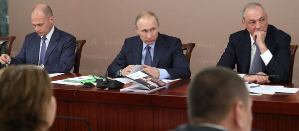 Президент РФ Владимир Путин в ходе рабочей поездки в Йошкар-Олу проводит заседание Совета при президенте РФ по межнациональным отношениям Президент РФ Владимир Путин в ходе рабочей поездки в Йошкар-Олу проводит заседание Совета при президенте РФ по межнациональным отношениям - Sputnik Хуссар Ирыстон