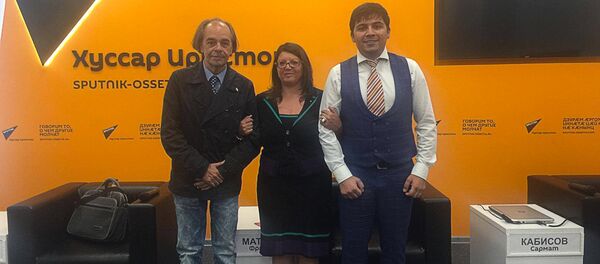 Мауро Муррджа, Франческа Матачена, Сармат Кабисов Мауро Муррджа, Франческа Матачена, Сармат Кабисов - Sputnik Южная Осетия