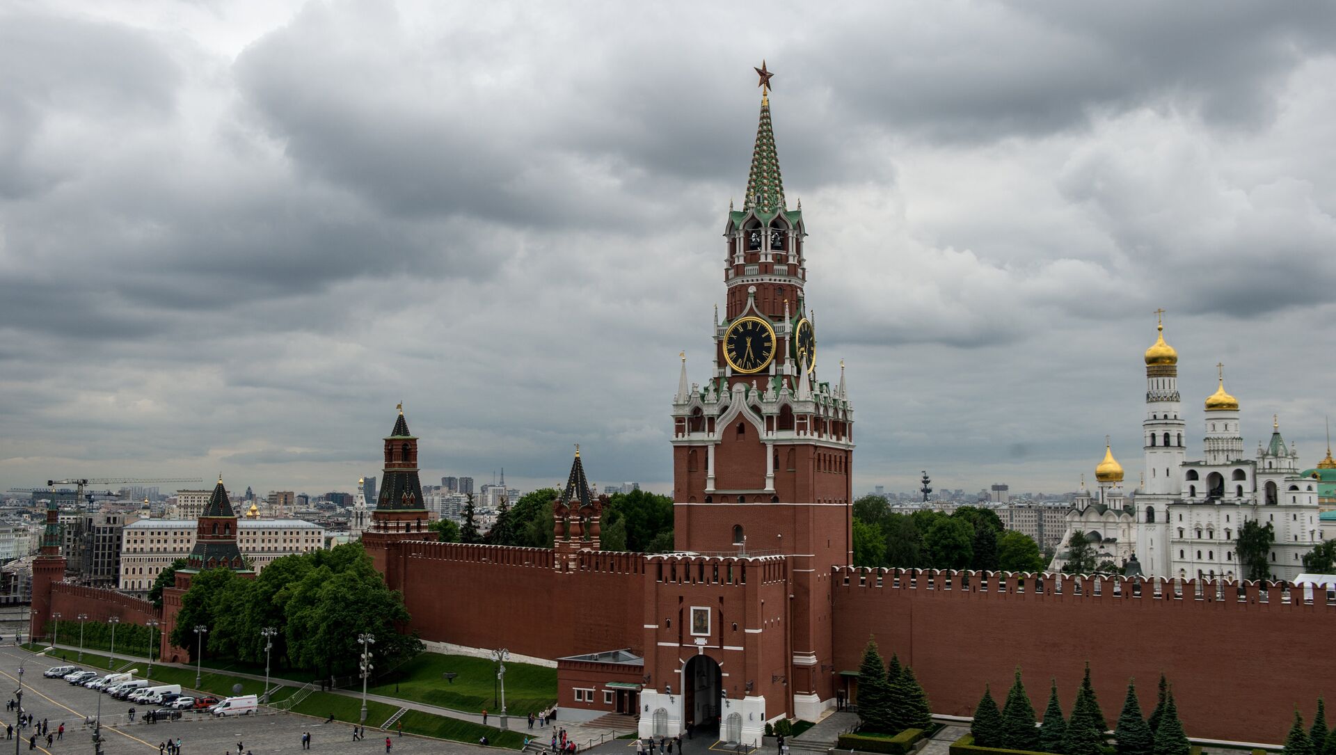 Вид на Спасскую башню в Москве - Sputnik Южная Осетия, 1920, 12.07.2021