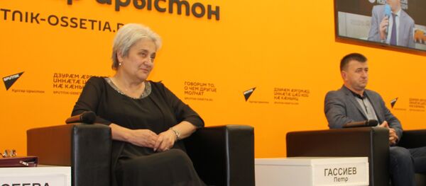 Жанна Зассеева и Петр Гассиев Жанна Зассеева и Петр Гассиев - Sputnik Хуссар Ирыстон