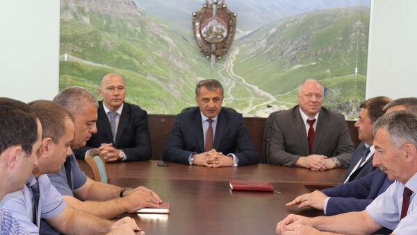Президент Южной Осетии представил офицерам КГБ нового руководителя - Sputnik Южная Осетия