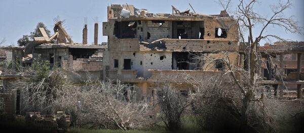 Разрушенное здание в сирийском городе Дейр-эз-Зор - Sputnik Южная Осетия