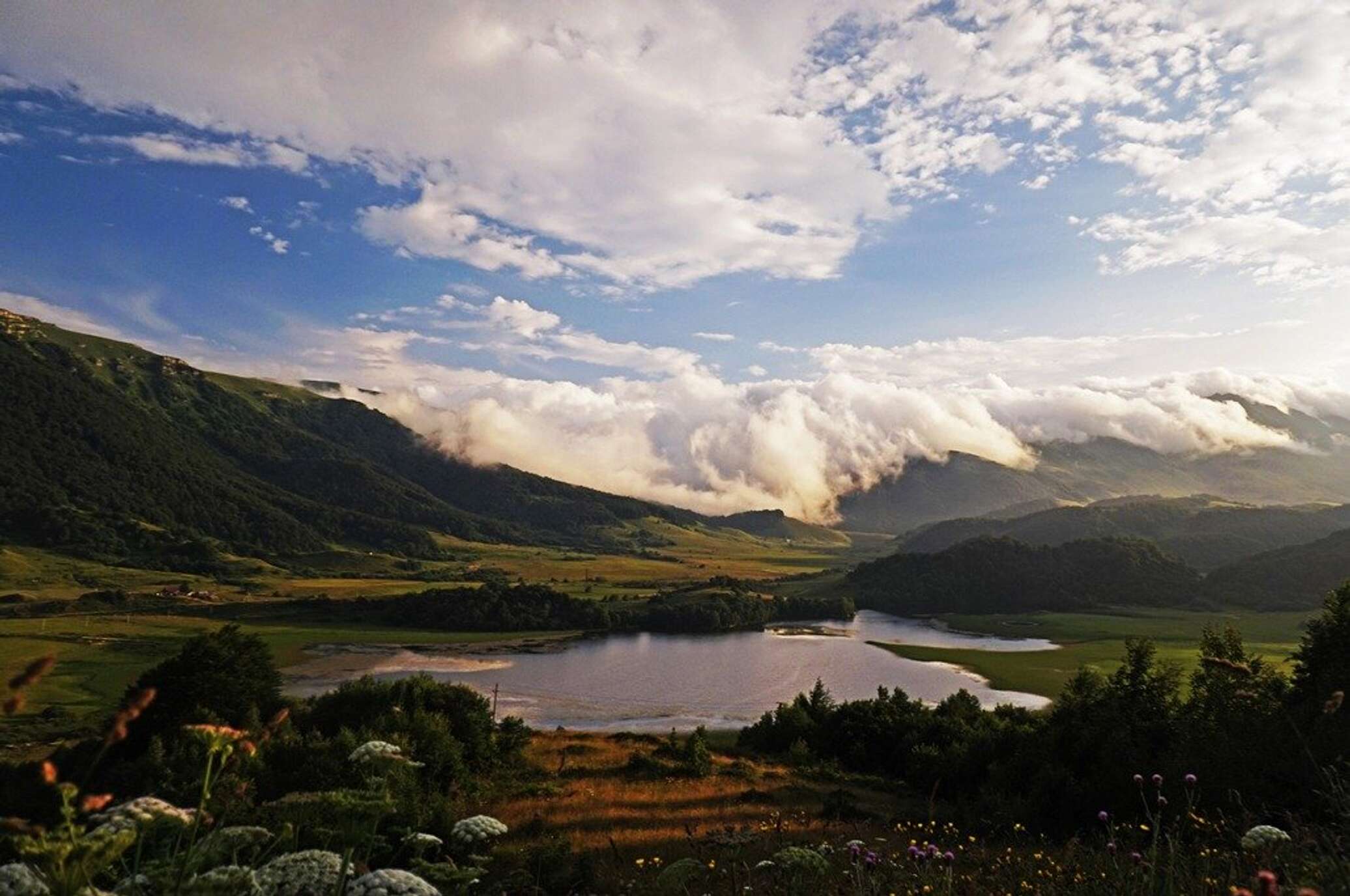 Озеро Ерцо в Южной Осетии