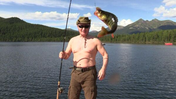 Отдых Путина: подводная охота на щуку и рыбалка - Sputnik Южная Осетия