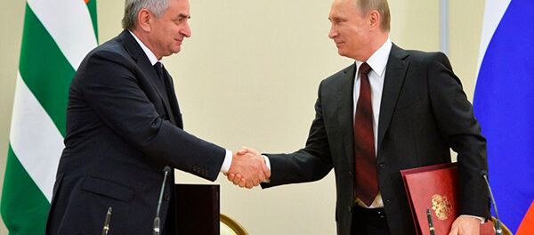 Встреча Хаджимба и Путина началась в Пицунде Встреча Хаджимба и Путина началась в Пицунде - Sputnik Южная Осетия