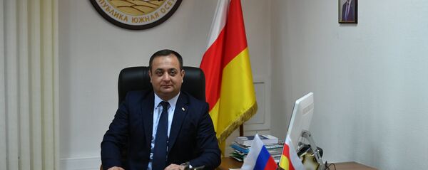 Посол РЮО в РФ Знаур Гассиев Посол РЮО в РФ Знаур Гассиев - Sputnik Южная Осетия