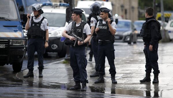 Французская полиция возле собора Нотр-Дам в Париже, Франция. - Sputnik Южная Осетия
