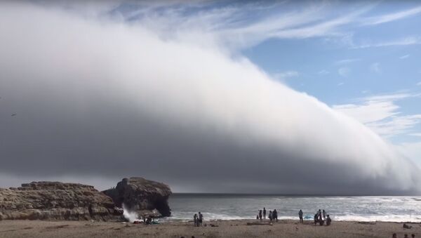 Гигантское туманное облако на калифорнийском пляже - Sputnik Южная Осетия