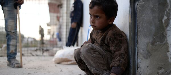 Раздача российской гуманитарной помощи населению Сирии Раздача российской гуманитарной помощи населению Сирии - Sputnik Южная Осетия