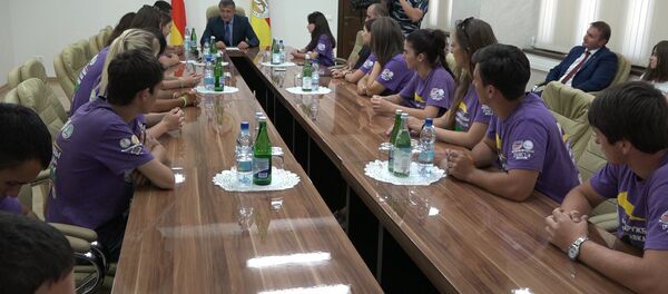 Бибилов группе Горцы: вы делаете больше чем многие политики Бибилов группе Горцы: вы делаете больше чем многие политики - Sputnik Южная Осетия