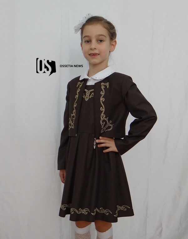 Для Аланской гимназии разработали специальные учебники и униформу Для Аланской гимназии разработали специальные учебники и униформу - Sputnik Южная Осетия