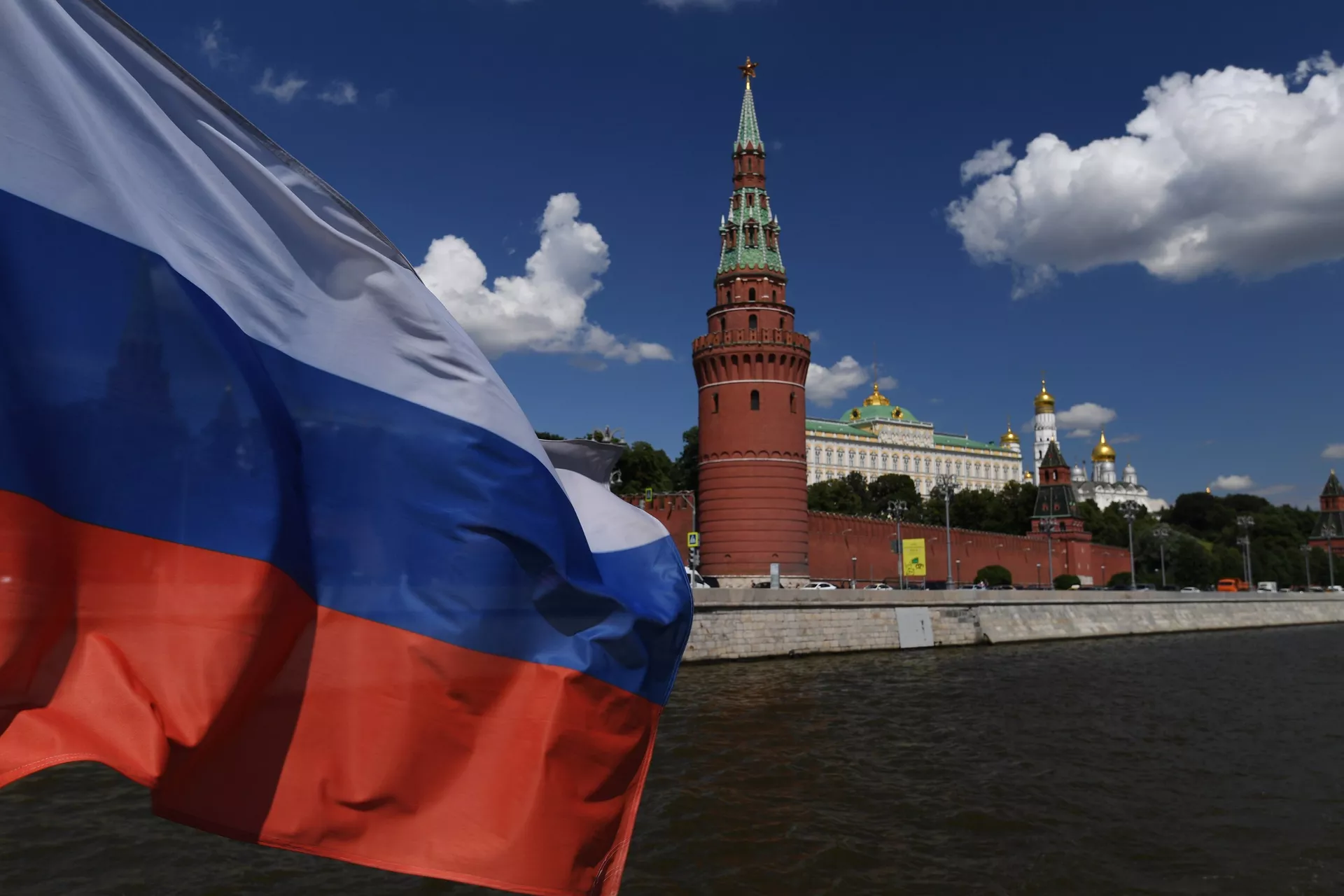 День Государственного флага России: история и современность День Государственного флага России: история и современность - Sputnik Южная Осетия, 1920, 21.08.2024