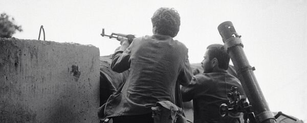 Абхазские ополченцы обороняются от грузинских боевиков Абхазские ополченцы обороняются от грузинских боевиков - Sputnik Южная Осетия