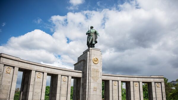 Мемориал павшим советским воинам в Тиргартене в Берлине. - Sputnik Южная Осетия
