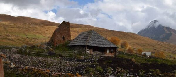 Дом и башня в селе Ерман Дом и башня в селе Ерман - Sputnik Хуссар Ирыстон