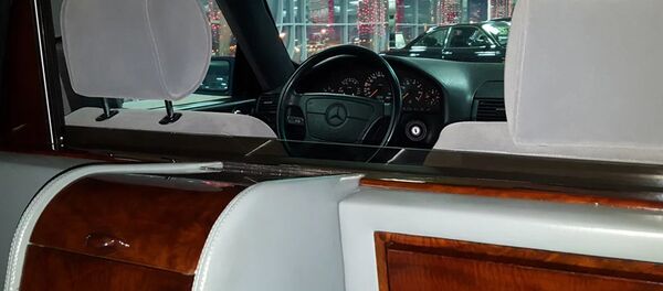 Машина Mercedes-Benz, принадлежавшая первому президенту России Борису Ельцину Машина Mercedes-Benz, принадлежавшая первому президенту России Борису Ельцину - Sputnik Южная Осетия