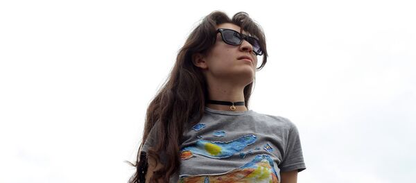 Футболка с принтом “Инопланетяне”. Рисунок  Дзоблаевой Рады, 12 лет. Детский дом Хуры тын - Sputnik Южная Осетия