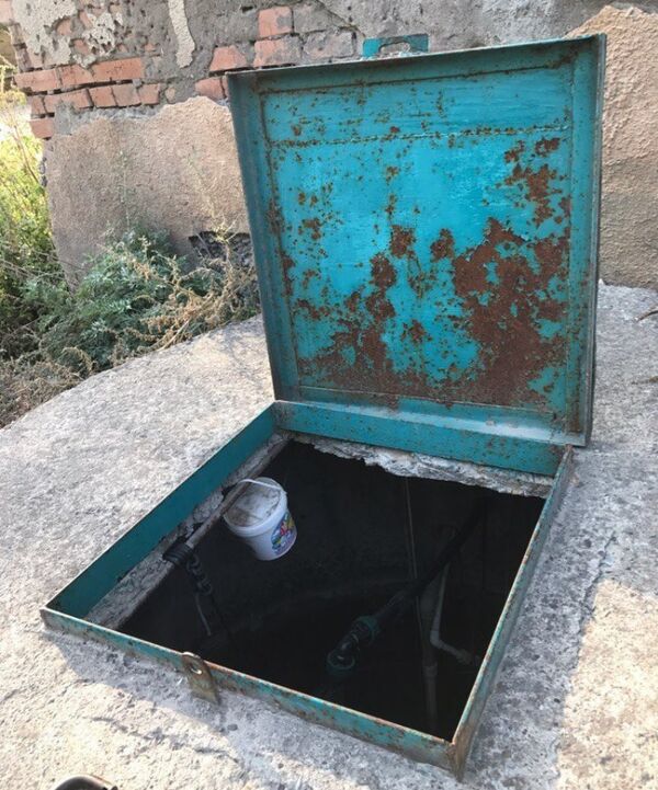 Колодец во дворе СПТУ в Цхинвале Колодец во дворе СПТУ в Цхинвале - Sputnik Южная Осетия