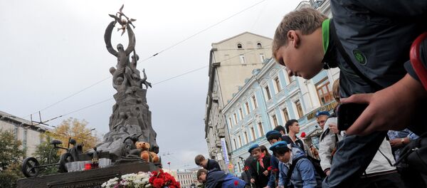 В Москве прошла акция памяти жертв теракта в Беслане В Москве прошла акция памяти жертв теракта в Беслане - Sputnik Южная Осетия