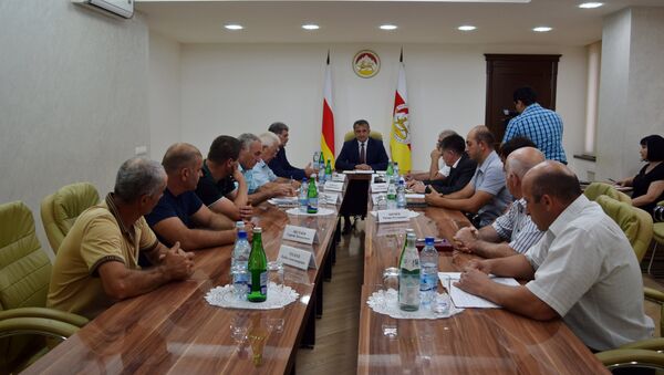Встреча президента Южной Осетии с представителями строительных организаций - Sputnik Южная Осетия