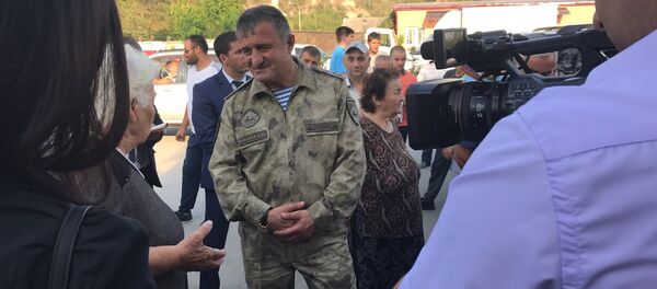 Анатолий Бибилов на встрече с жителями города Анатолий Бибилов на встрече с жителями города - Sputnik Южная Осетия