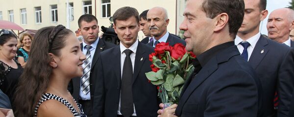 Рабочий визит Дмитрия Медведева в Южную Осетию Рабочий визит Дмитрия Медведева в Южную Осетию - Sputnik Южная Осетия
