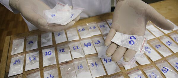 Экспертное исследование наркотического вещества Экспертное исследование наркотического вещества - Sputnik Южная Осетия