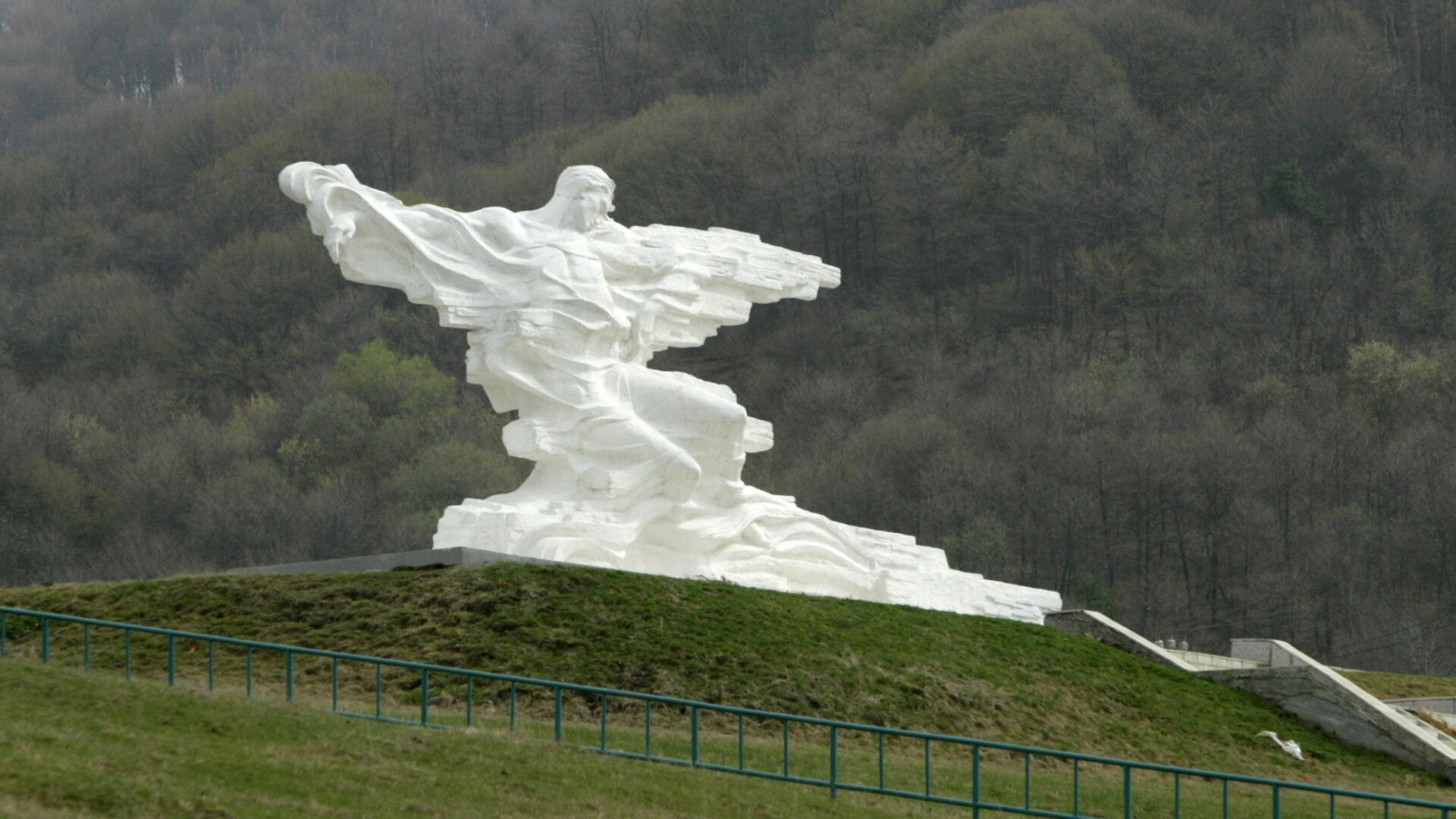 Памятник погибшим в Кармадонском ущелье - Sputnik Южная Осетия, 1920, 20.09.2022
