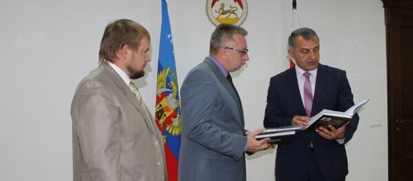 Встреча с делегацией ЛНР Встреча с делегацией ЛНР - Sputnik Южная Осетия