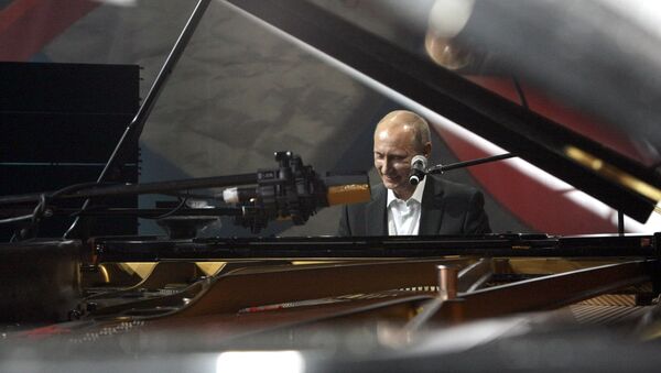Владимир Путин посетил благотворительный концерт в Санкт-Петербурге - Sputnik Южная Осетия