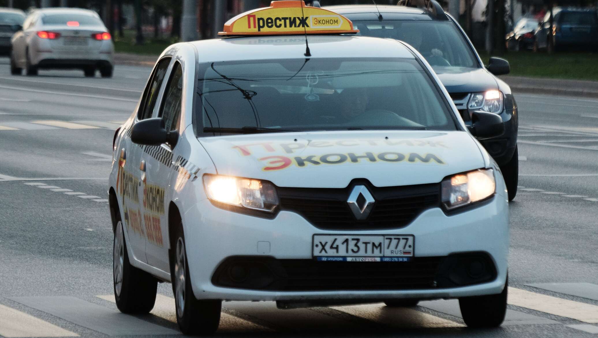 Водитель такси без лицензий. Спутник такси. Такси в Осетии. Спутник Юг такси.