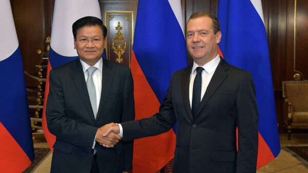 Встреча премьер-министра РФ Д. Медведева с премьер-министром Лаоса Тхонглуном Сисулитом - Sputnik Южная Осетия