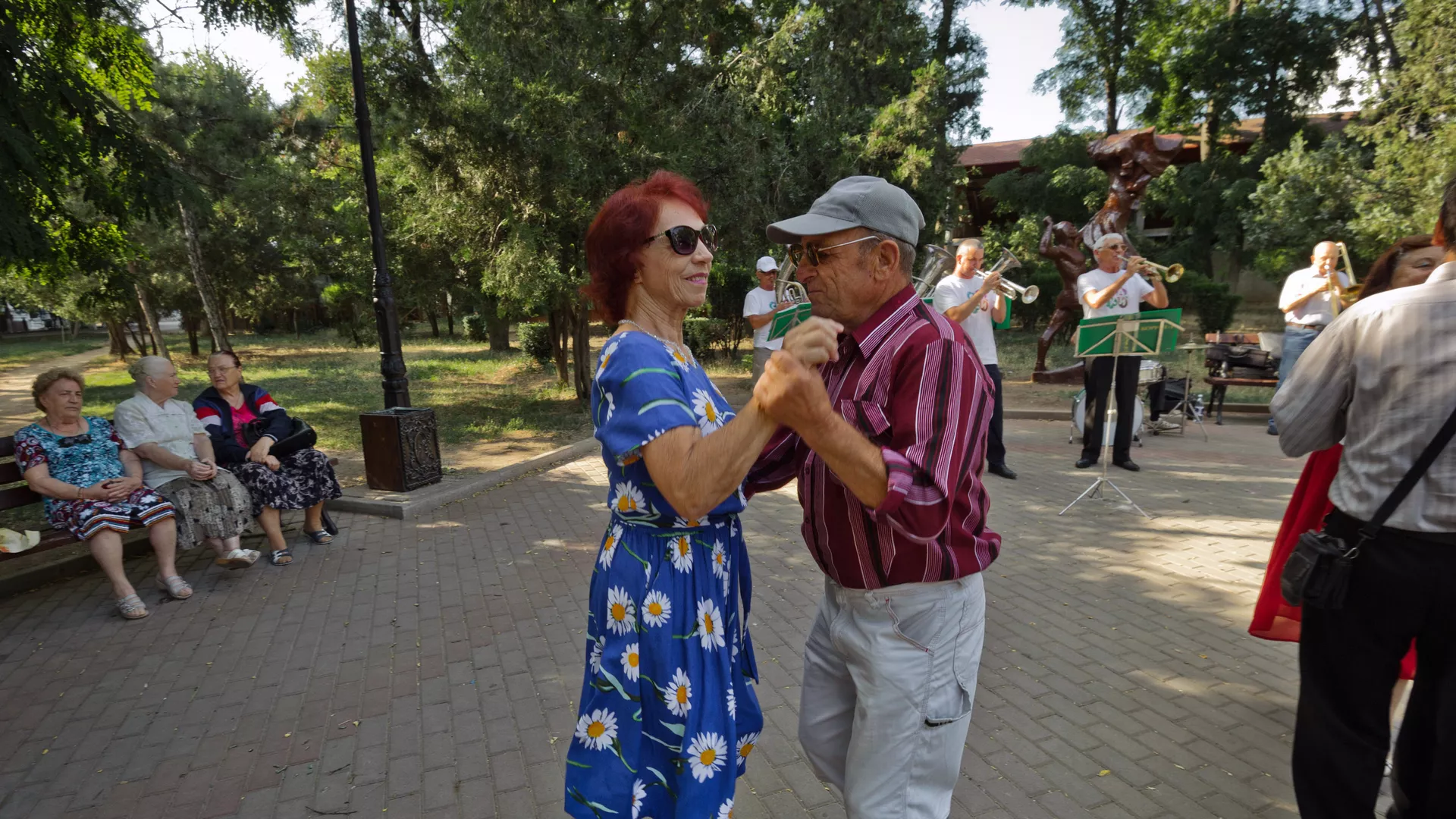 Пожилая пара