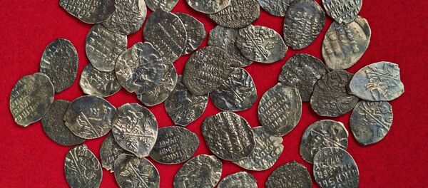 клад из 41 монеты первой половины XVII века клад из 41 монеты первой половины XVII века - Sputnik Южная Осетия