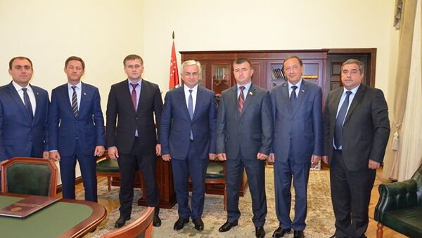 Президент принял делегацию из Южной Осетии - Sputnik Южная Осетия