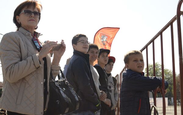 Жители Владикавказа в ожидании начала мото-фристайл шоу - Sputnik Южная Осетия
