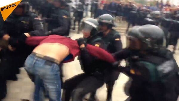 В Каталонии произошли стычки между полицией и сторонниками референдума - Sputnik Южная Осетия
