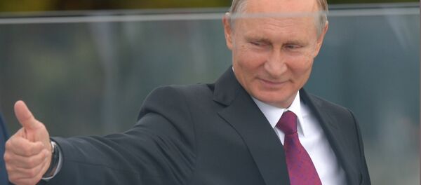 Президент РФ В.Путин посетил парк Зарядье в Москве Президент РФ В.Путин посетил парк Зарядье в Москве - Sputnik Хуссар Ирыстон