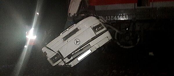 Автобус и поезд столкнулись на железнодорожном переезде во Владимирской области - Sputnik Южная Осетия