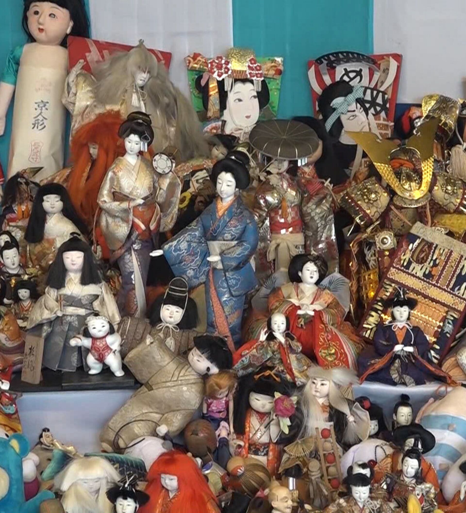 Куклы похоронили. Погребальная кукла. Японская ритуальная кукла. Похороны куклы.