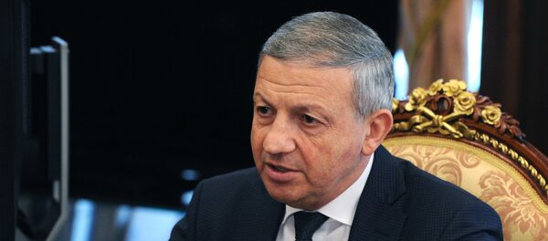 Рабочая встреча президента РФ В. Путина с председателем правительства Северной Осетии – Алании В. Битаровым Рабочая встреча президента РФ В. Путина с председателем правительства Северной Осетии – Алании В. Битаровым - Sputnik Южная Осетия